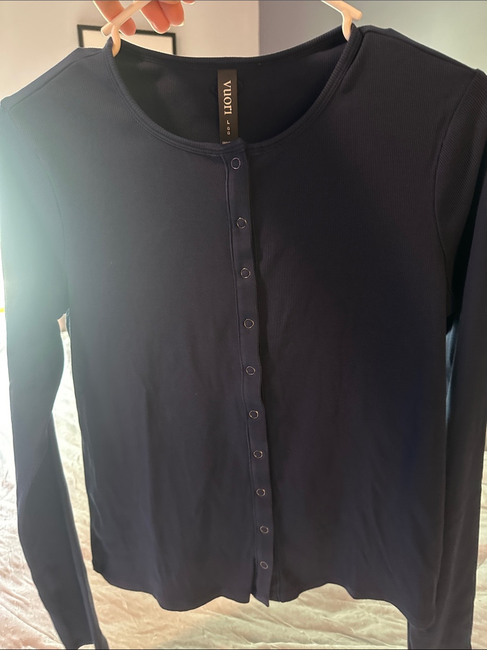 NEW Vuori Women's Navy Long-Sleeve Button-Front Shirt Large - Picture 5 of 7